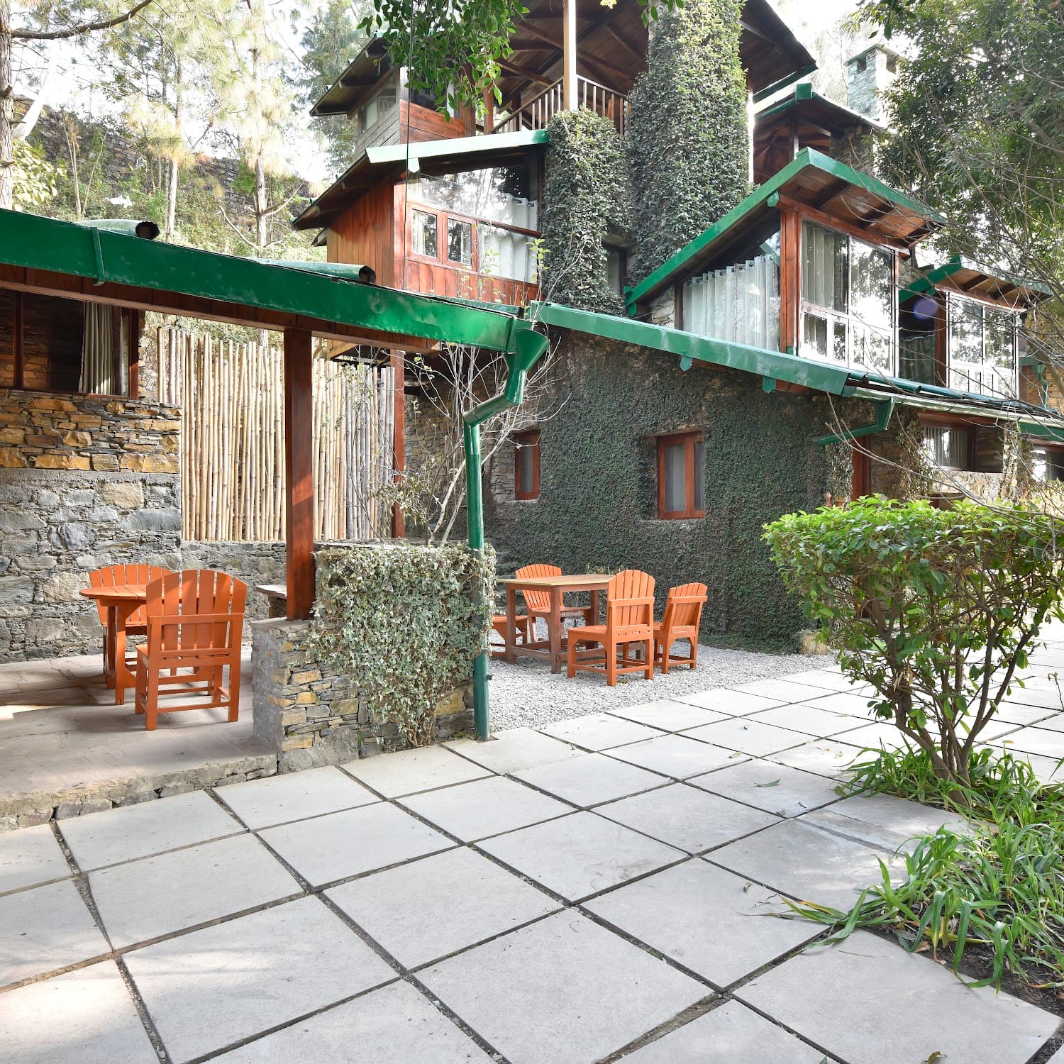 Tiaraa Monolith Lake Resort