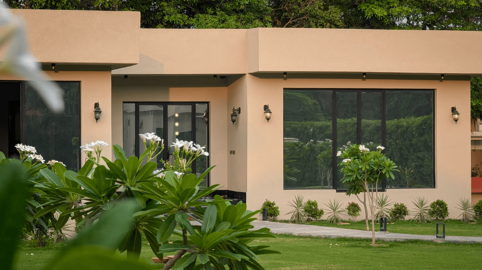 Aainaa - Pet-Friendly Private Pool Villa (Gurgaon)