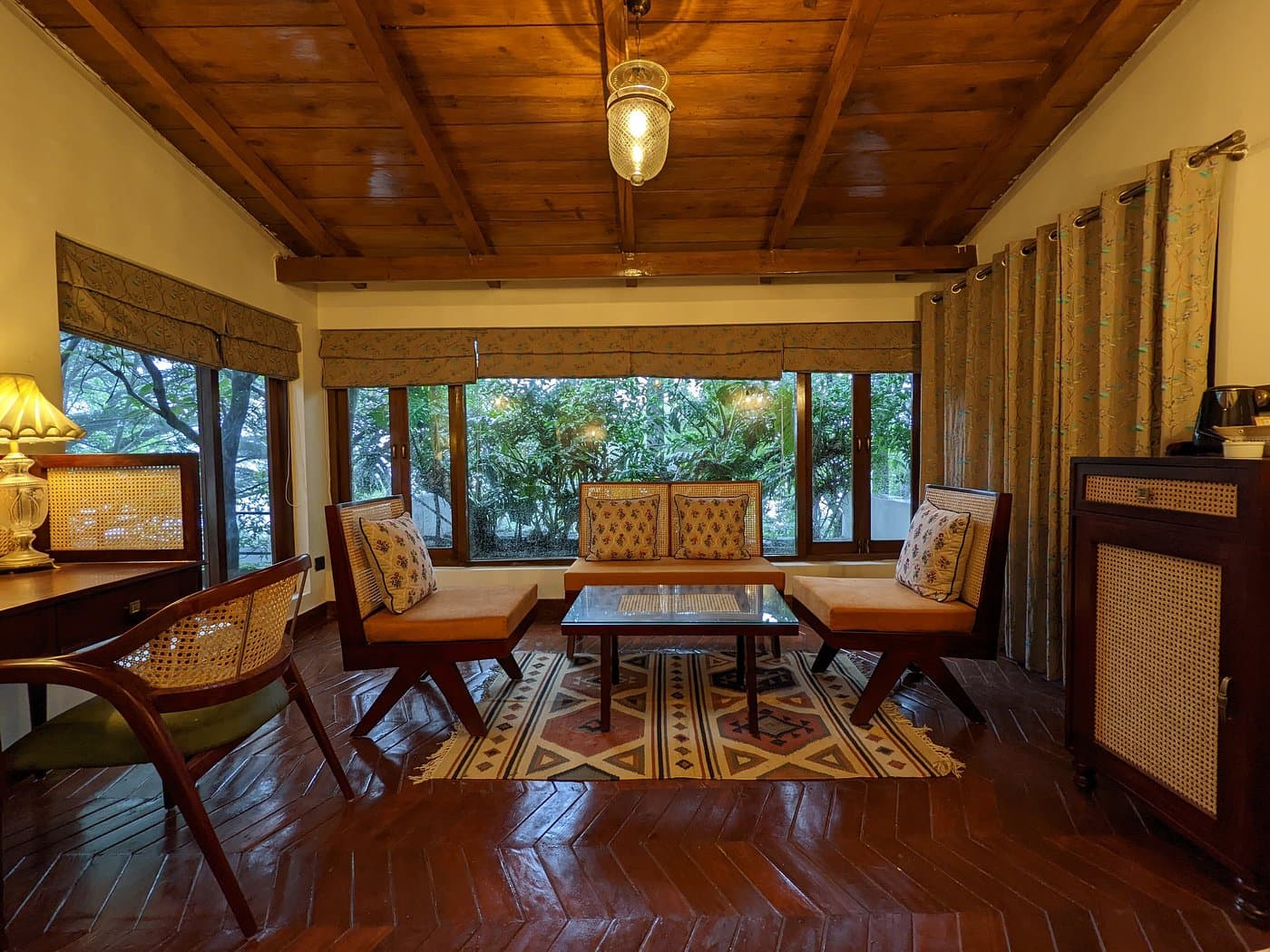 Blue Book at Gethia, Nainital - King Suite with Balcony