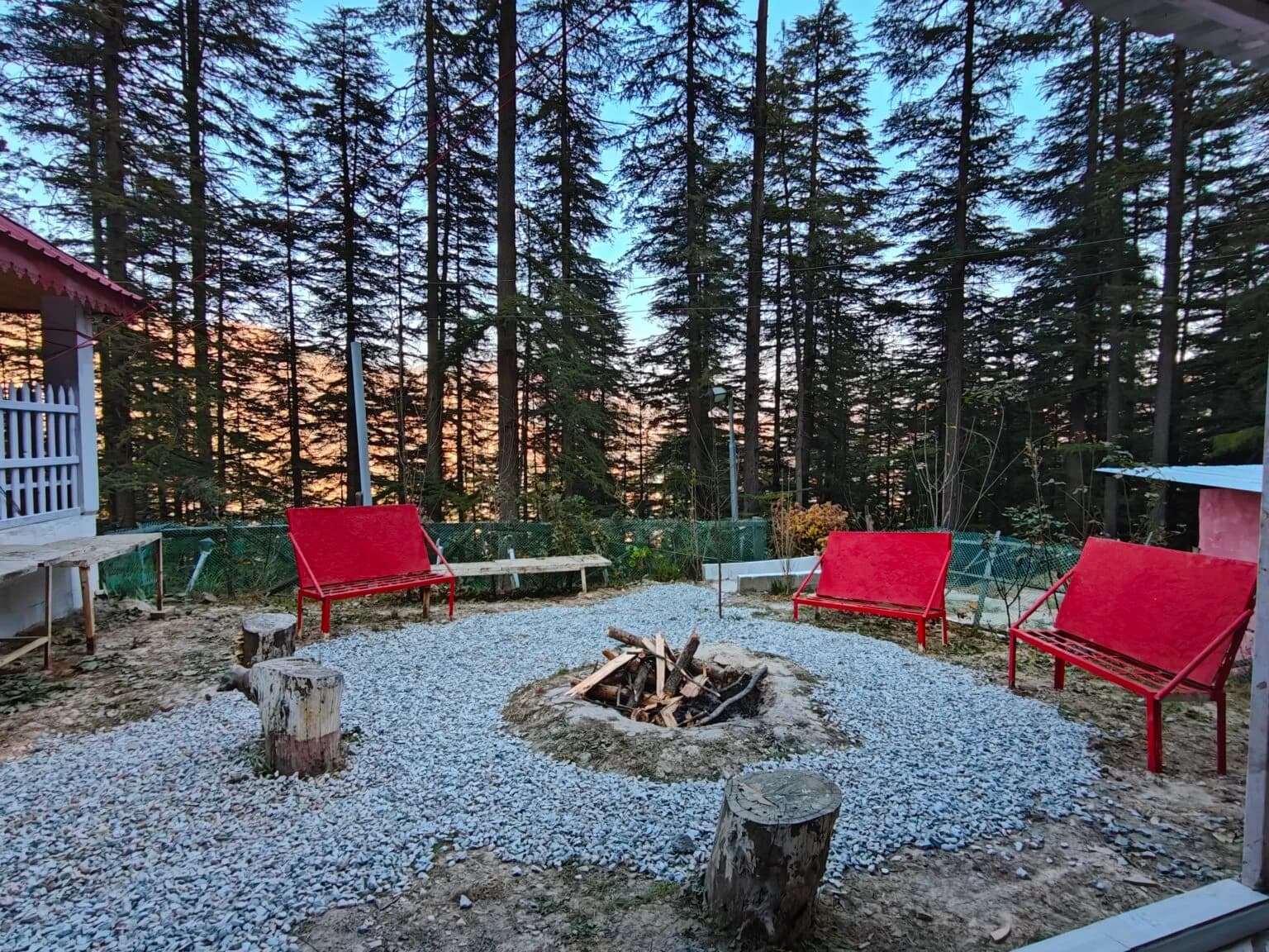 Misty mountain cottage (Gadakufri)