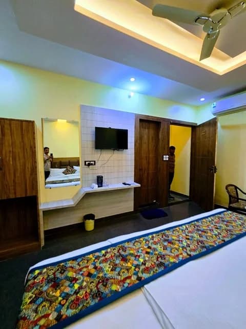 HOTEL AARAV GRAND (Mathura)