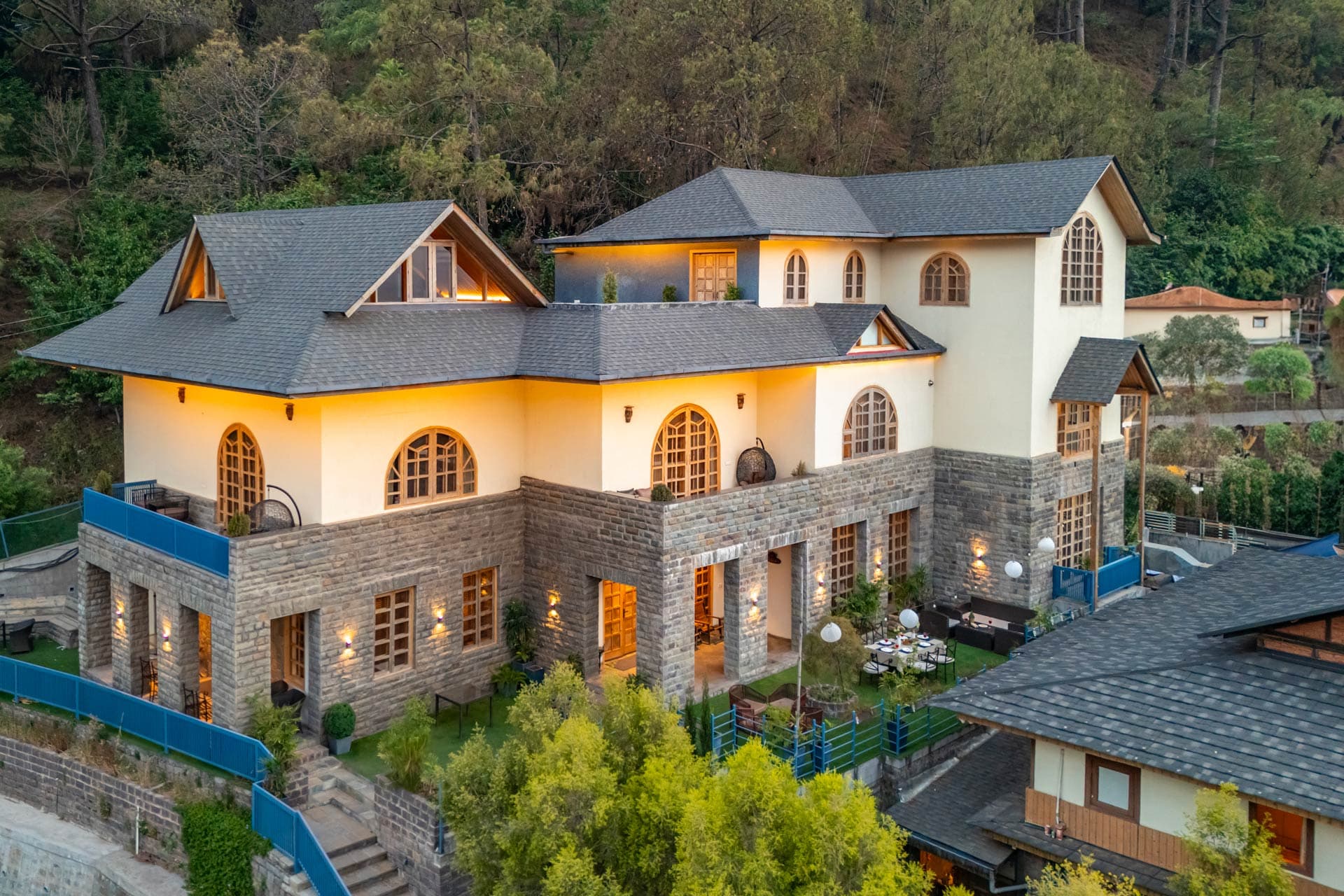 StayVista at Sylvana Villas in Dharampur | 9 BHK Luxury Holiday Home (Kasauli)