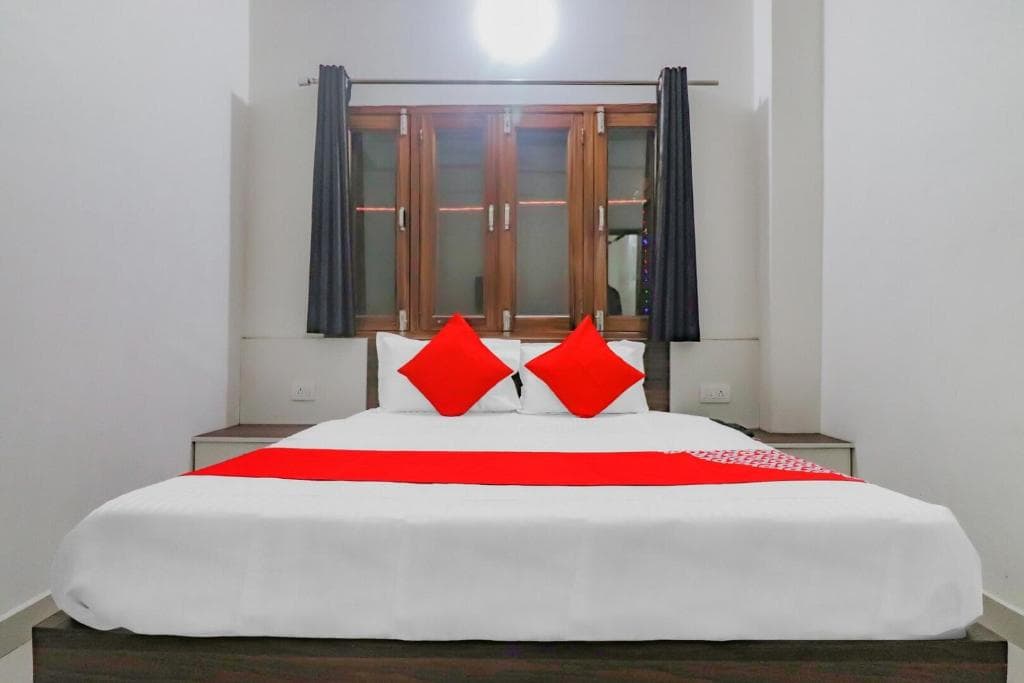 Rajlakshmi Guest House | Best Hotel In Mathura | Guest House Near Mathura Junction