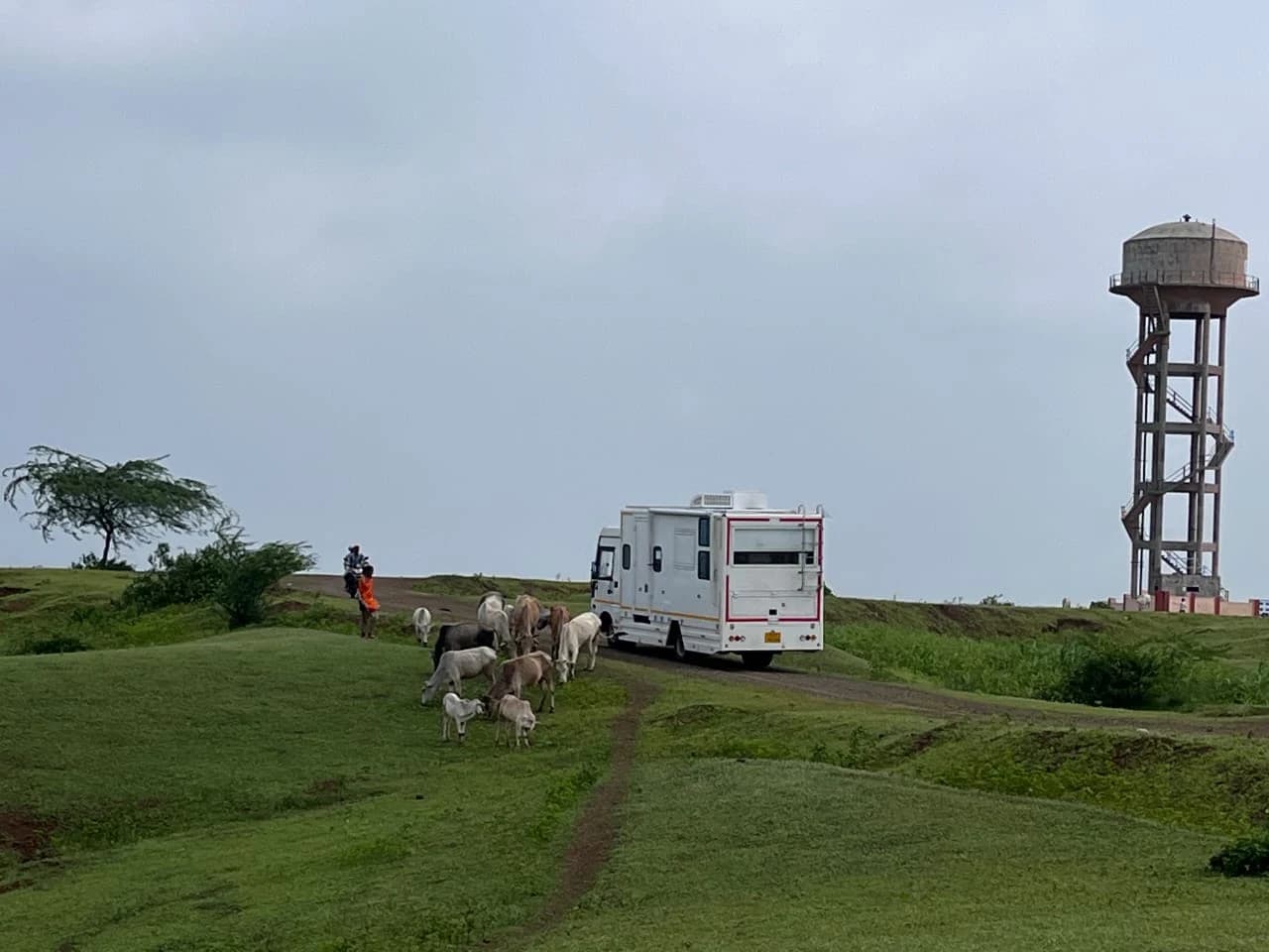 Caravan On Rent (Delhi NCR)