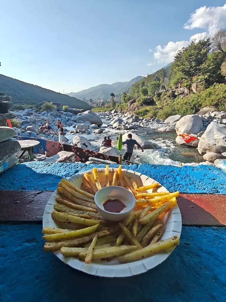 Nature Pool cave cafe (Khanyara)