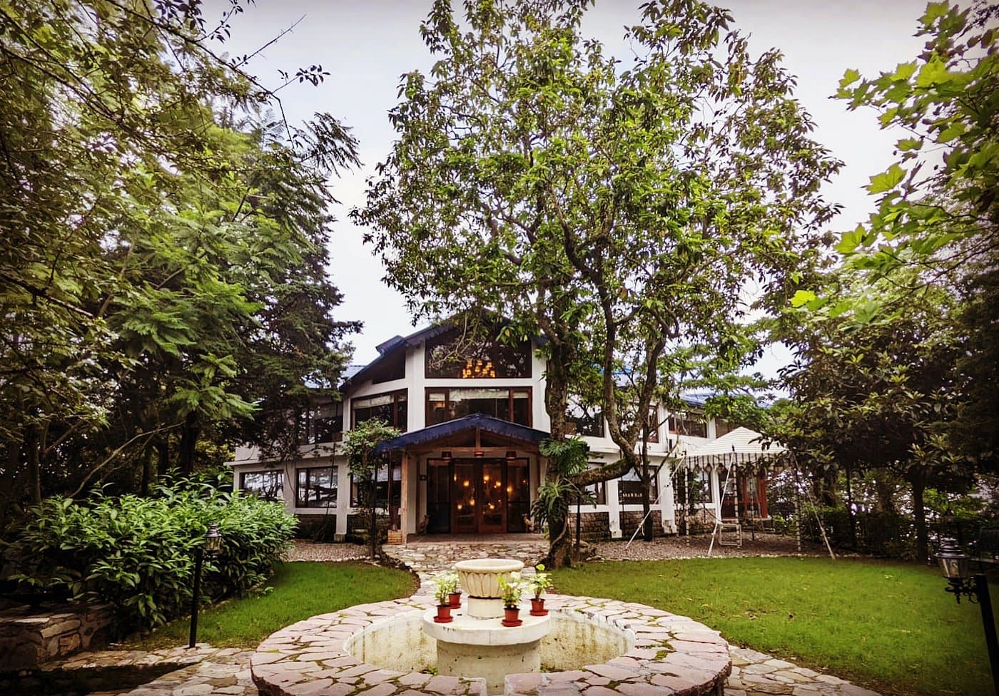 Blue Book at Gethia, Nainital - King Suite with Balcony