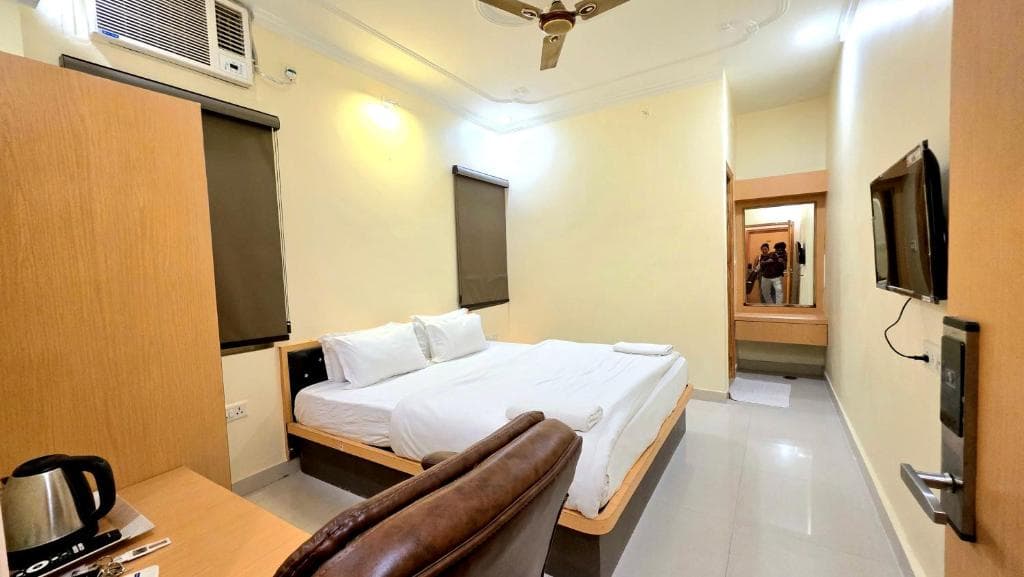 The White Canyon Hotel