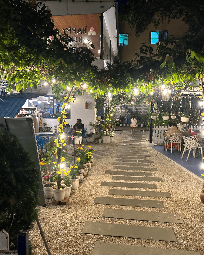 HideOut Cafe (Rishikesh)