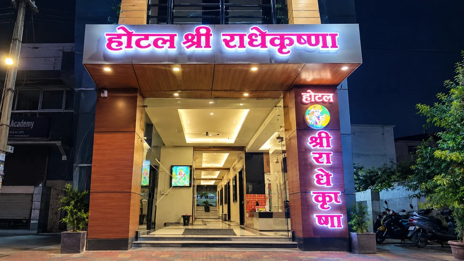 Hotel Shri Radhe Krishna || Best Hotel | Budget Friendly Hotel | Luxury Hotel