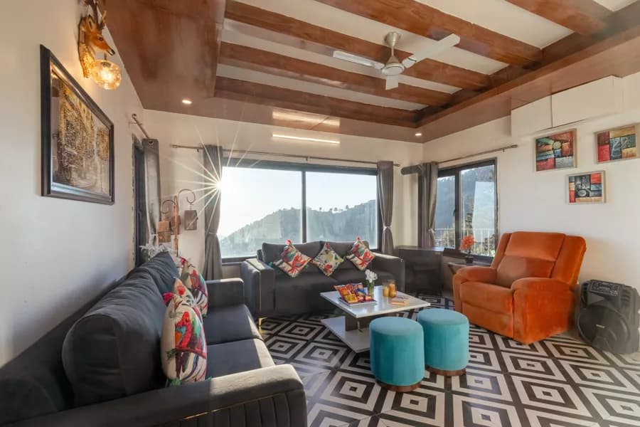 Alaya Stays Evara Serene Pet-friendly 4-BHK Hill Retreat With Balcony, Fireplace & Scenic Views - Entire Place