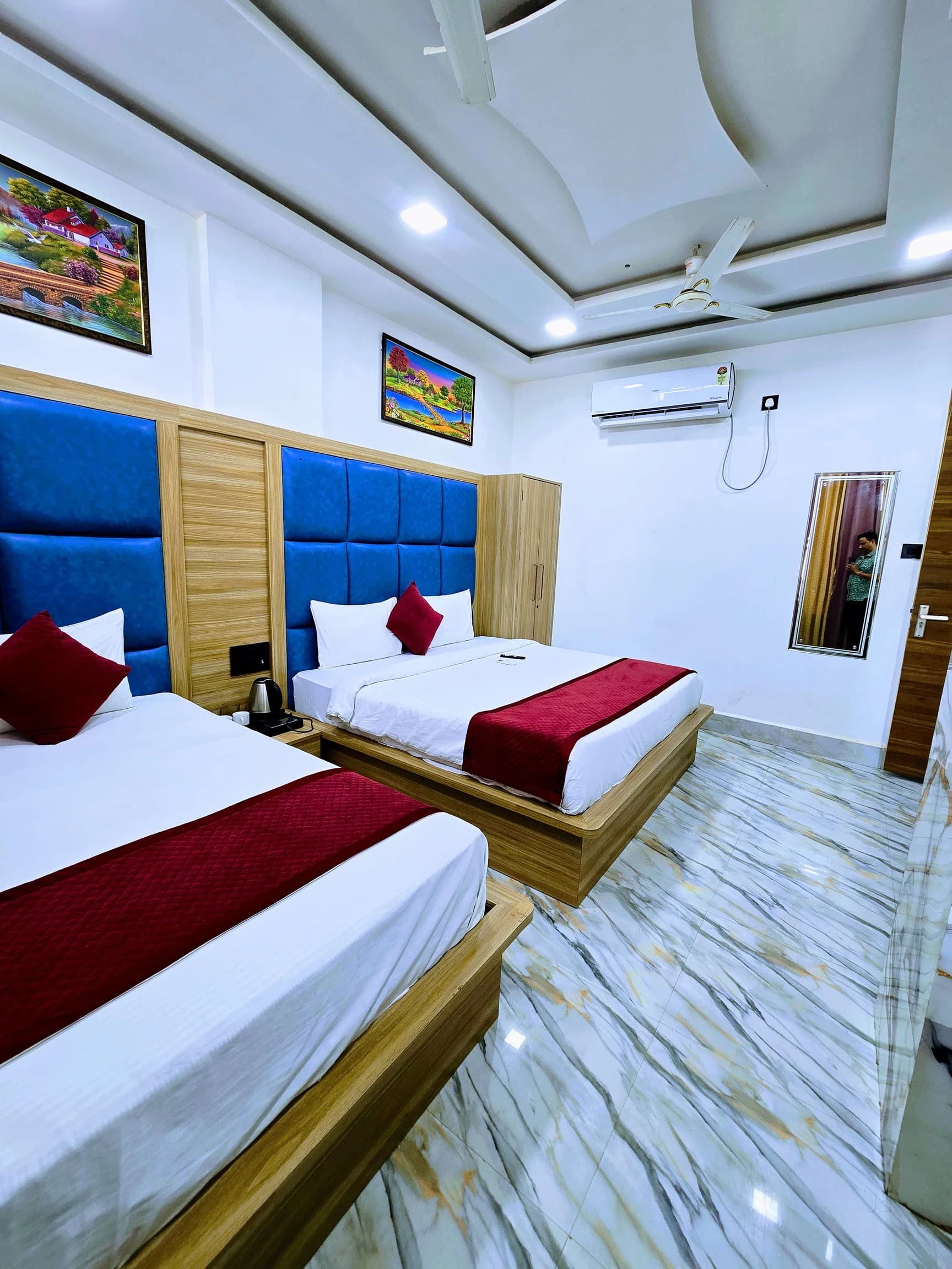 HOTEL AARAV GRAND (Mathura)