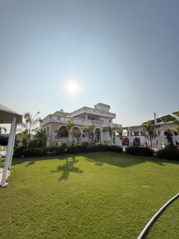The Royal Haveli Farm Stay (Hathoj)