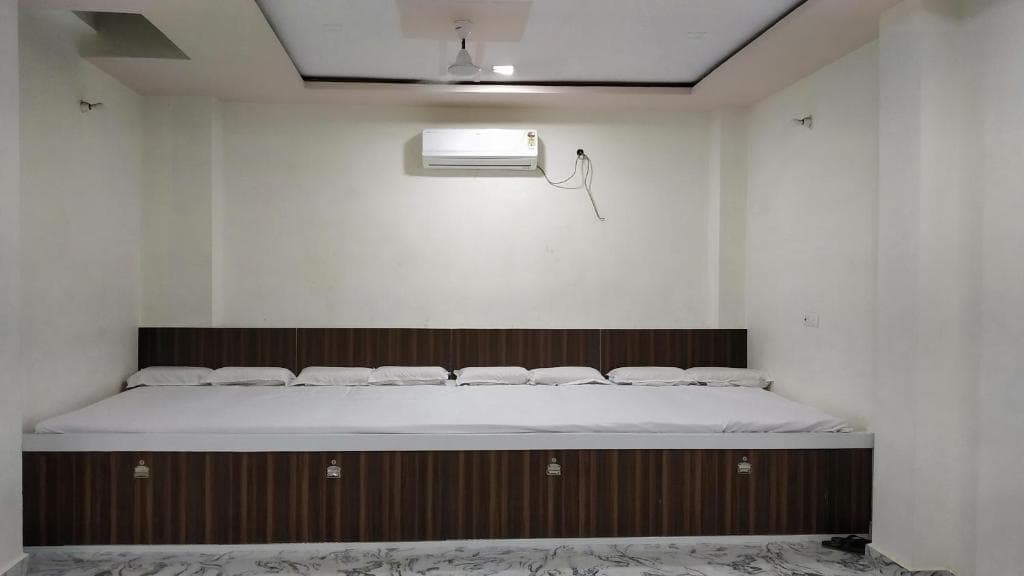 Rajlakshmi Guest House | Best Hotel In Mathura | Guest House Near Mathura Junction