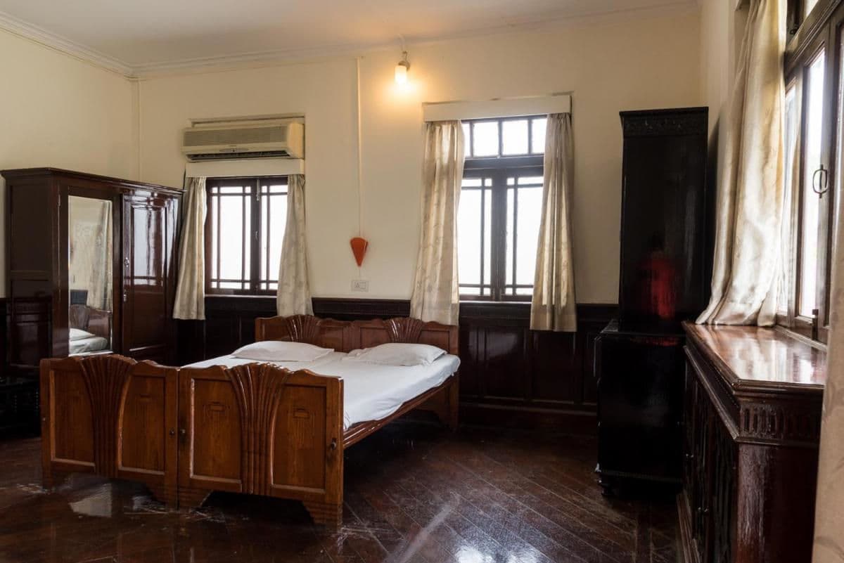 Bentleys Hotel (Mumbai)