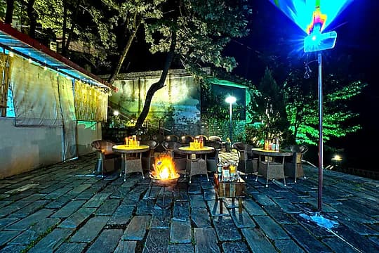 The Opulence @ Kasauli | Luxury villas with Open Theatre
