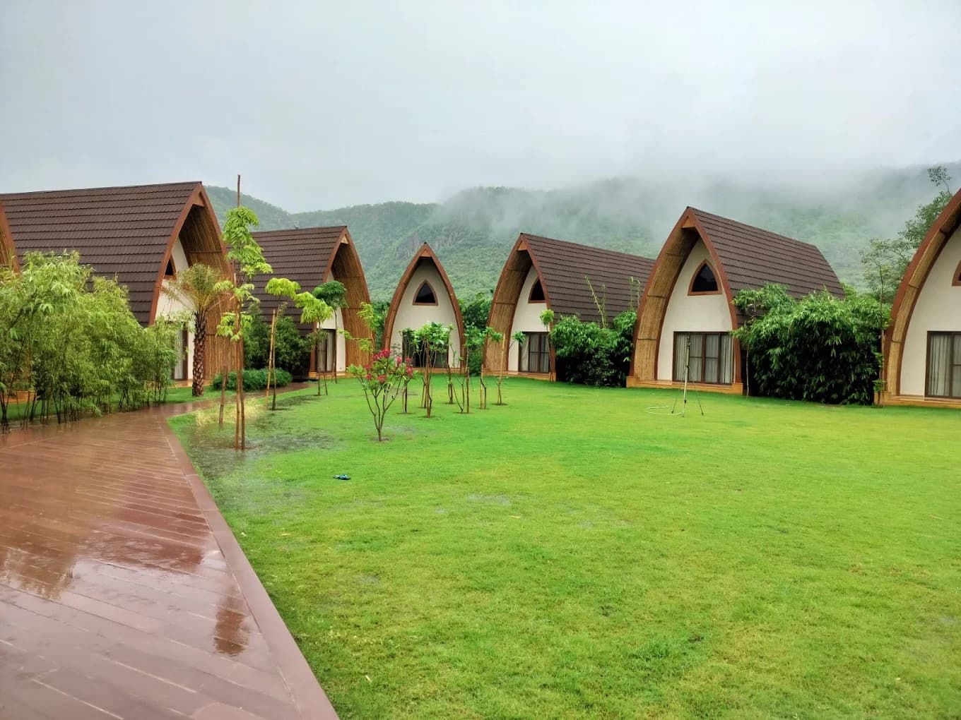 Ananta Spa and Resort Ajabgarh (Guwara Bhooriyawali)