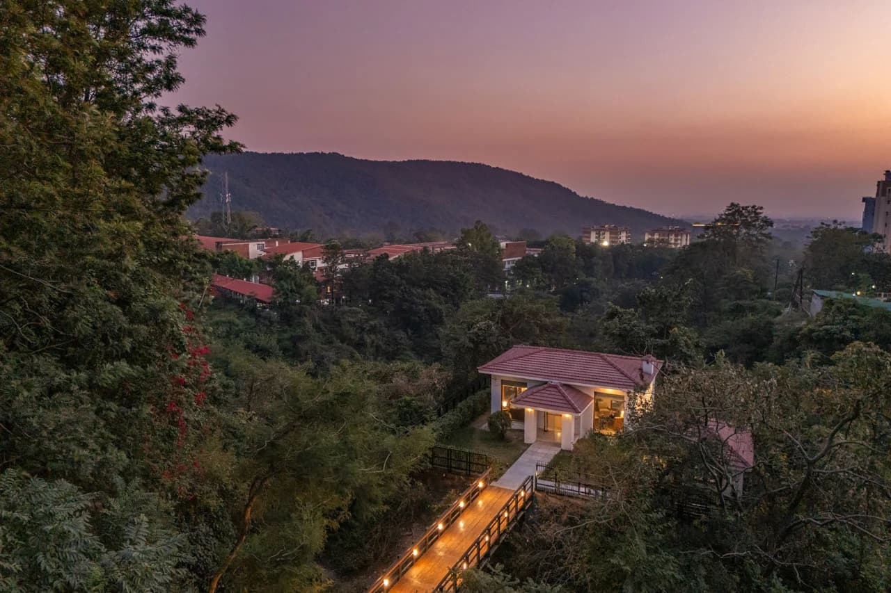 StayVista at Everdale Mussoorie Foothills W/ Heated Pool (Kirsali Gaon)