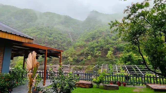 Granny's Den Resort (Kheri Mansingh)
