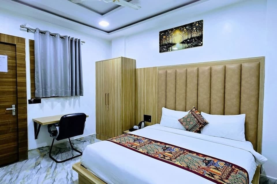 HOTEL AARAV GRAND (Mathura)