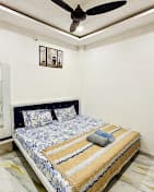 Pujari palace omkareswar