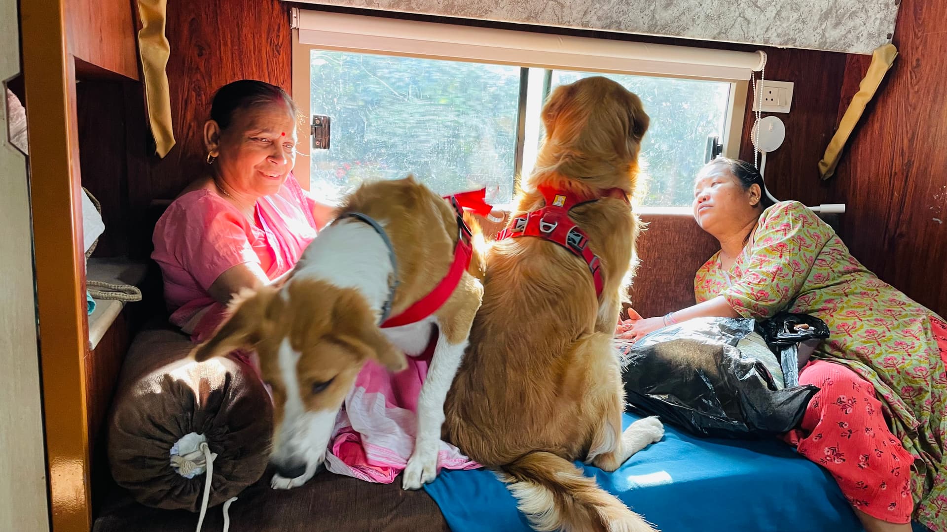 Caravan On Rent (Delhi NCR)