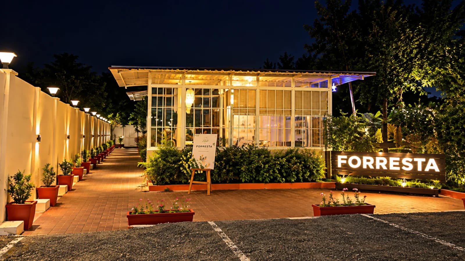 Forresta Retreat - Nature Based Affordable Resort -Best Luxury/Family Friendly -Pool Parties/Marriage Function Lawn In Bhopal