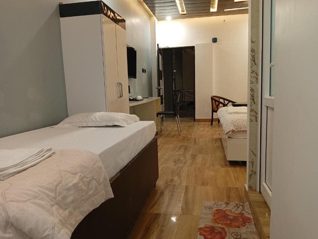 The White Canyon Hotel