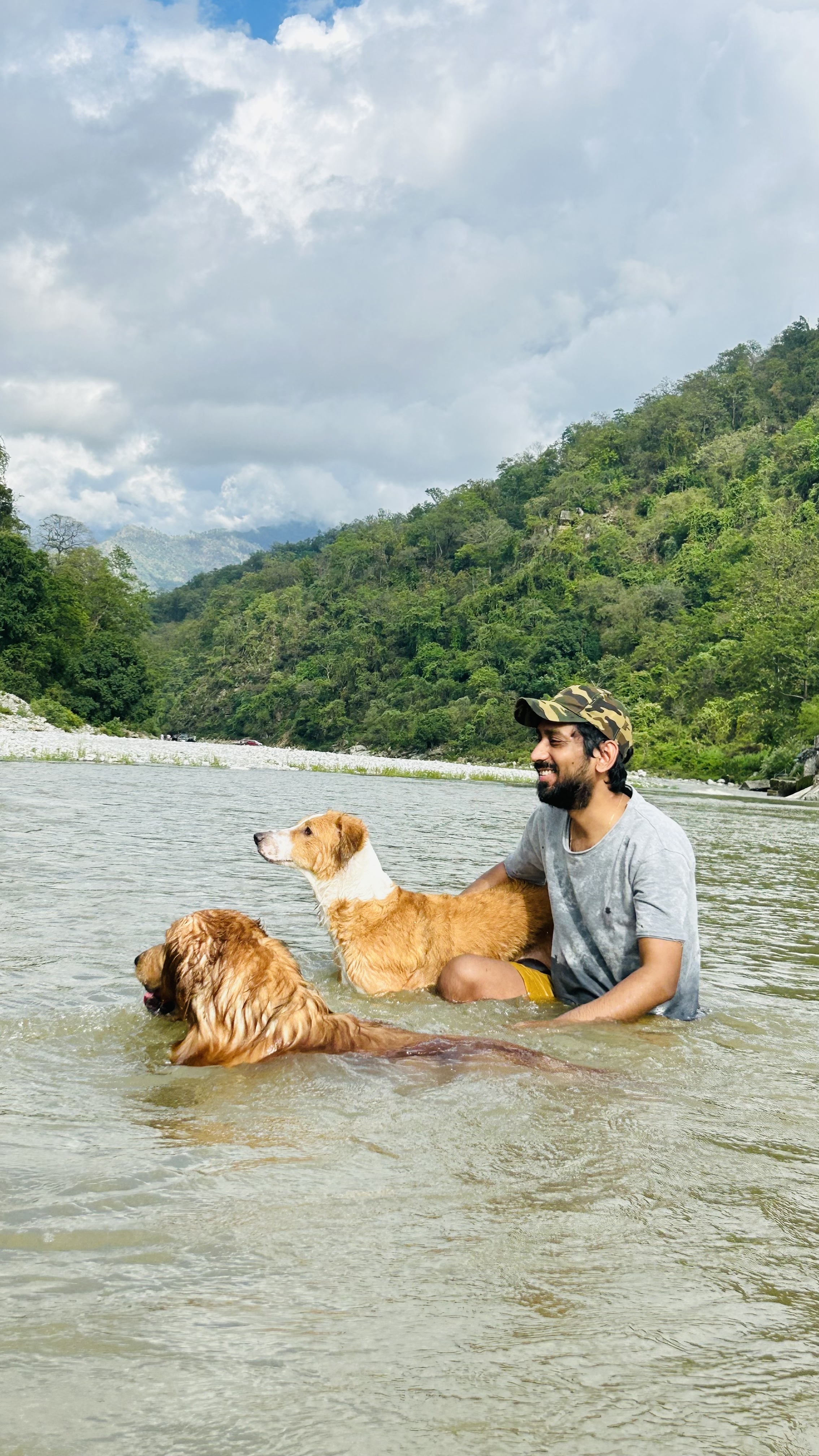 Captain the indie dog near a river in India refusing to leave during a pet-friendly road trip
